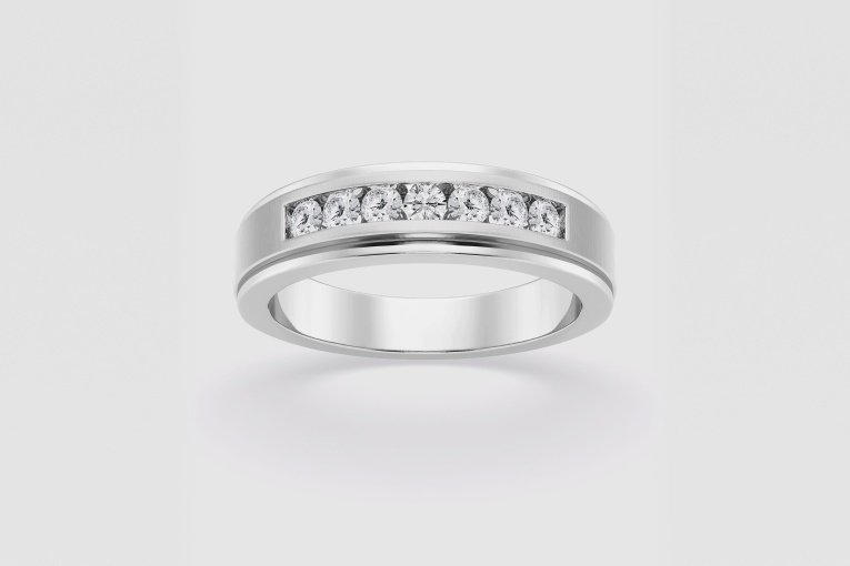 Natural Diamond | 1/2 ctw Round Seven-Stone Wedding Band