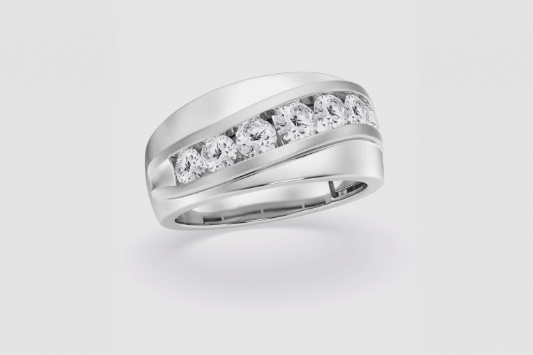 Natural Diamond | 1 1/2 ctw Round Seven-Stone Wedding Band